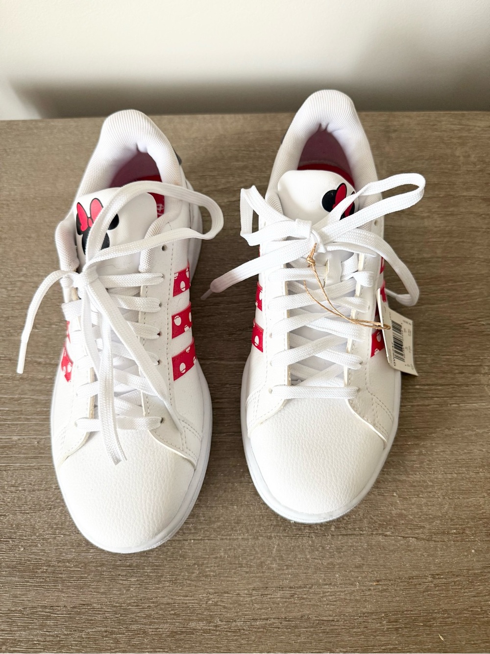 NIB adidas Disney Grand Court White & Red Sneakers with Minnie Detail Size 6.5 - Picture 3 of 12